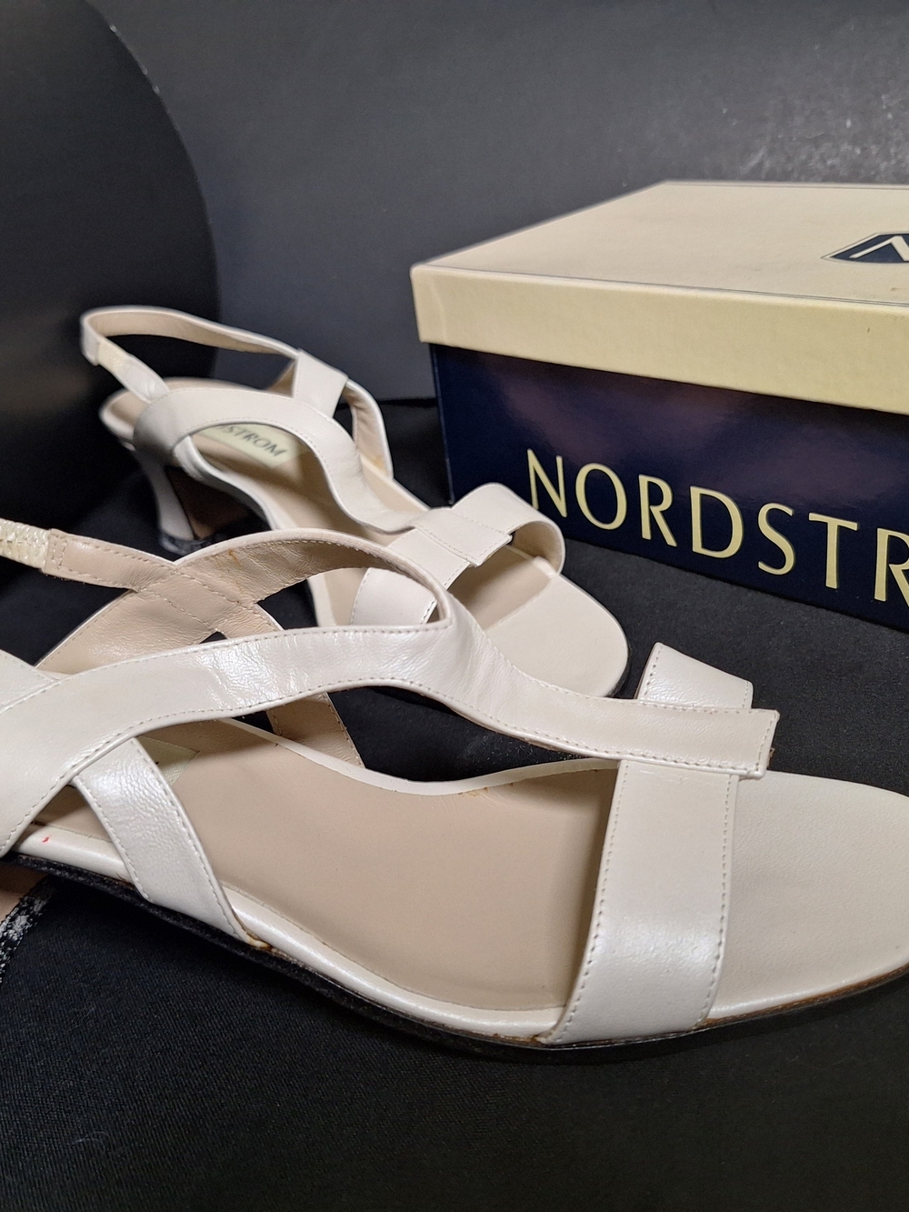 Vintage 60s/70s Nordstrom Women’s Bone Leather Strappy Sandals Italian Unworn